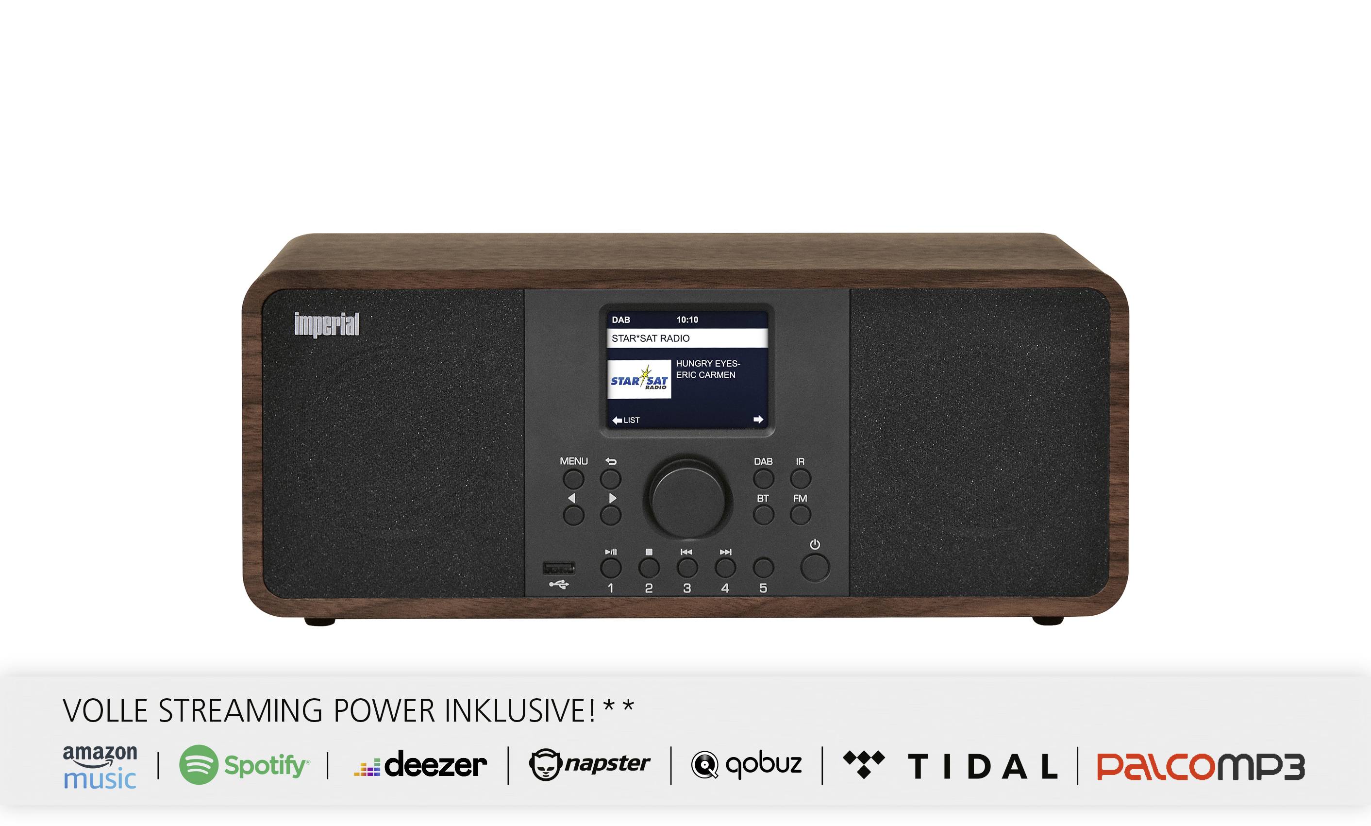 Radio met houten bekleding, frontdisplay toont 'DAB/FM Radio'. Daaronder streamingdiensten: Amazon Music, Spotify, Deezer, en meer.