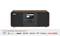 Radio met houten bekleding, frontdisplay toont 'DAB/FM Radio'. Daaronder streamingdiensten: Amazon Music, Spotify, Deezer, en meer.