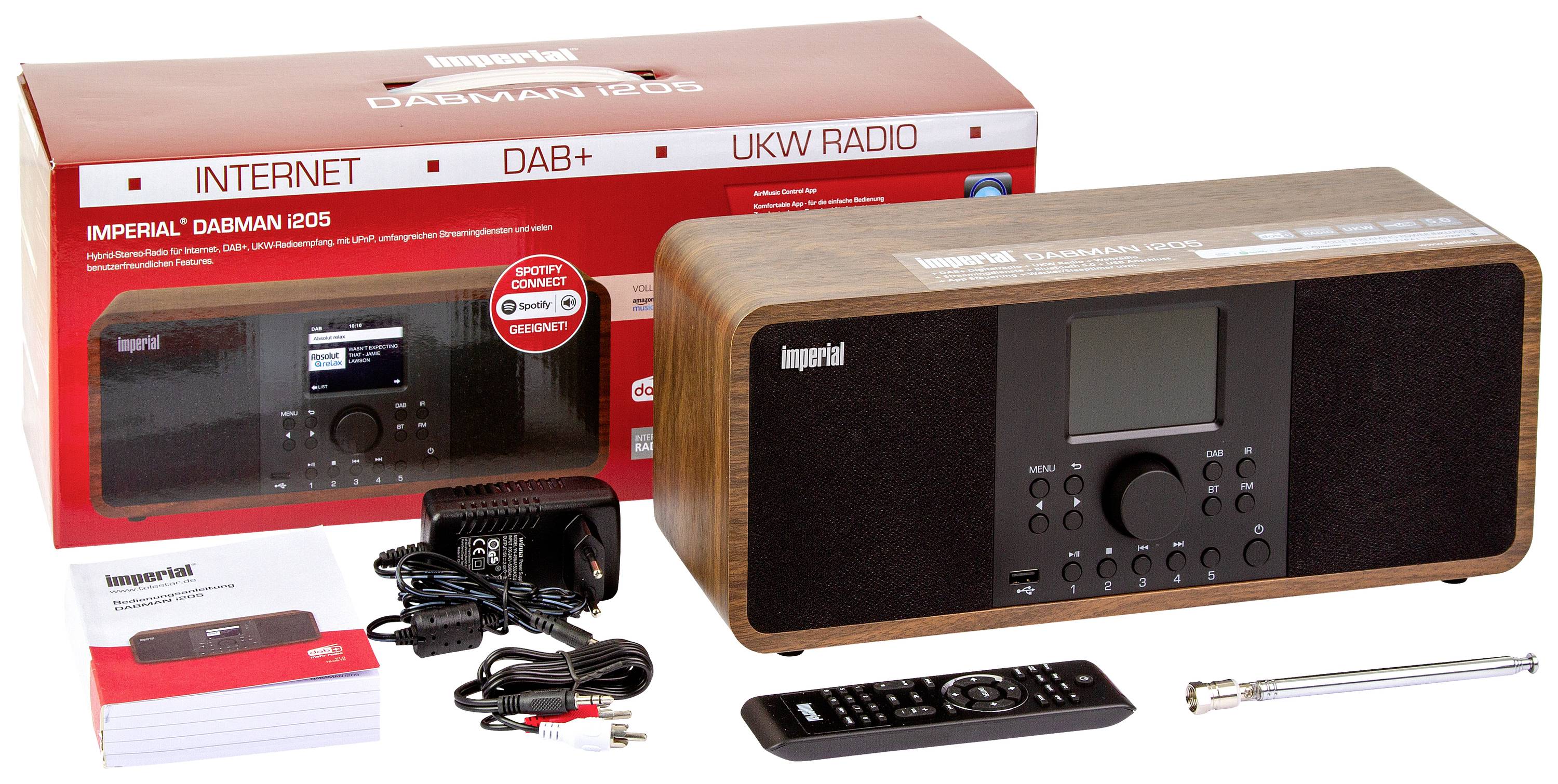 Radio met houten behuizing en scherm, afstandsbediening, antenne en stroomkabel. Verpakking met opschrift 'INTERNET DAB+ FM RADIO'.