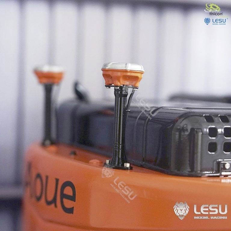 Een oranje robot met sensoren op een grijze ondergrond. Rechtsboven bevinden zich logo's van 'Hitcon' en 'Lesu'.