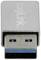 Een zilveren USB-stick van LogiLink met een blauwe binnenkant van de aansluiting, tegen een witte achtergrond.