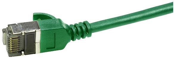 Groen Ethernet-kabel met RJ45-connector, vaak gebruikt voor netwerkaansluitingen in computernetwerken.