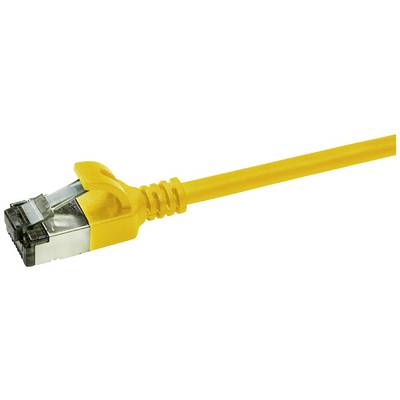 Geel Ethernet-kabel met RJ45-connector, gebruikt voor netwerkverbindingen tussen apparaten voor snelle gegevensoverdracht.