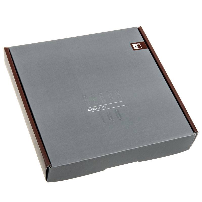 Een gesloten grijze doos met het opschrift 'Redux' en 'Noctua NF-P14'. Bevat waarschijnlijk een computerfan.
