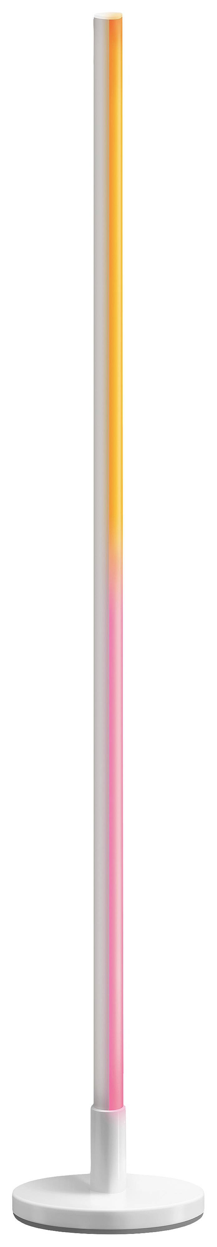 Staande lamp met smal, verticaal design. Verlicht in oranje en roze, op een witte voet. Minimalistisch, modern design.