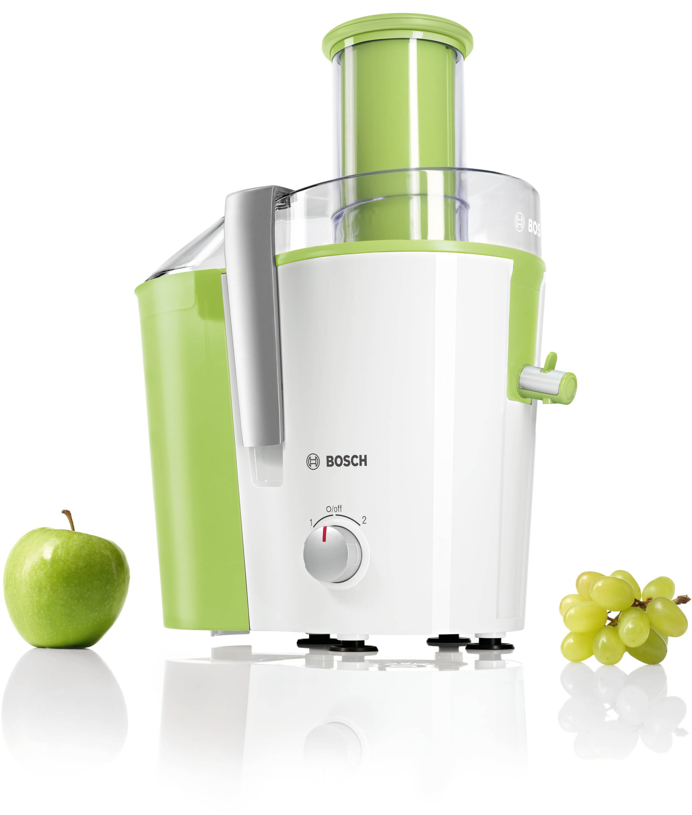 Sapcentrifuge van Bosch in wit en groen, met twee snelheidsstanden. Naast het apparaat liggen een groene appel en een druif.