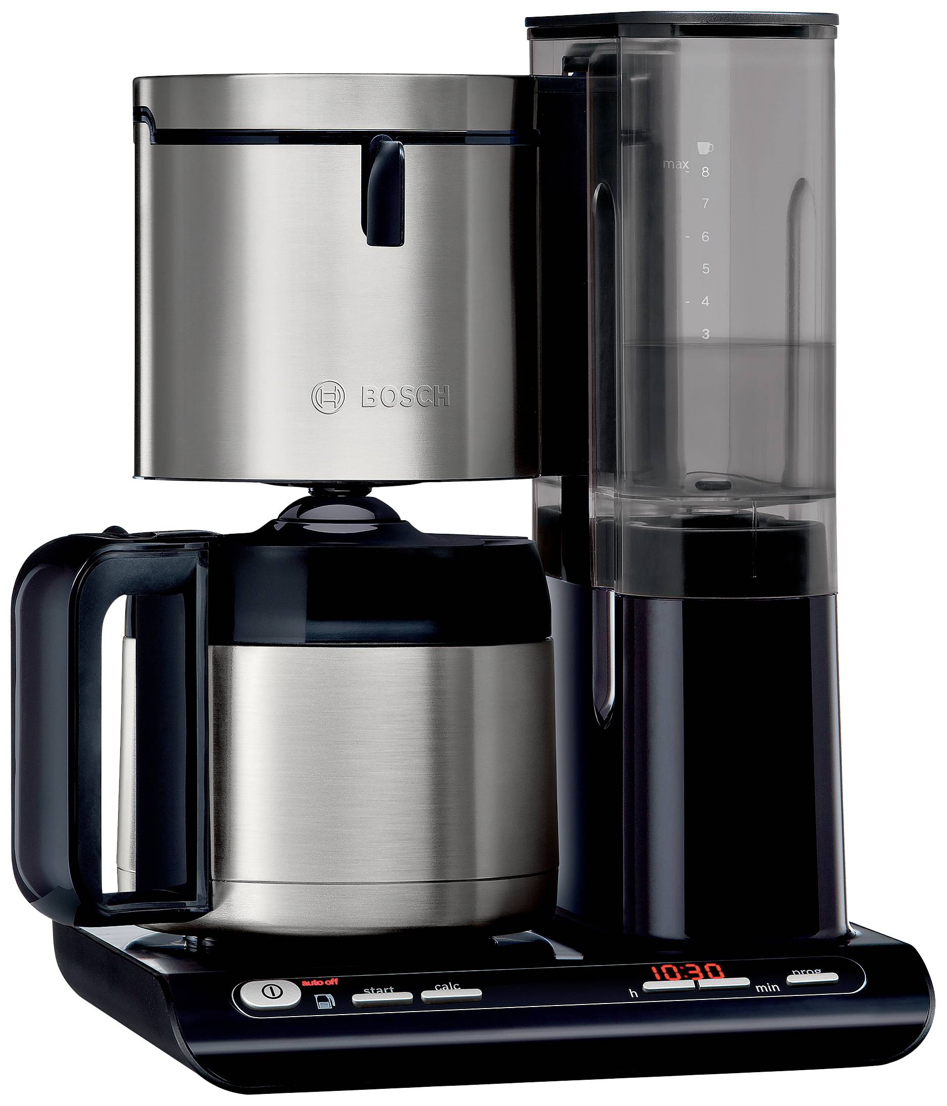 Een zilveren en zwarte filterkoffiemachine van Bosch met glazen kan en digitale tijdsaanduiding.