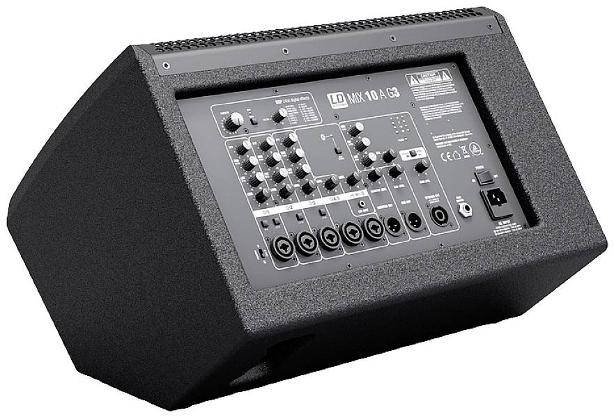 Een zwarte luidspreker met geïntegreerde mengpaneel- en aansluitingseenheid, geschikt voor audio-versterking in live-opstellingen.