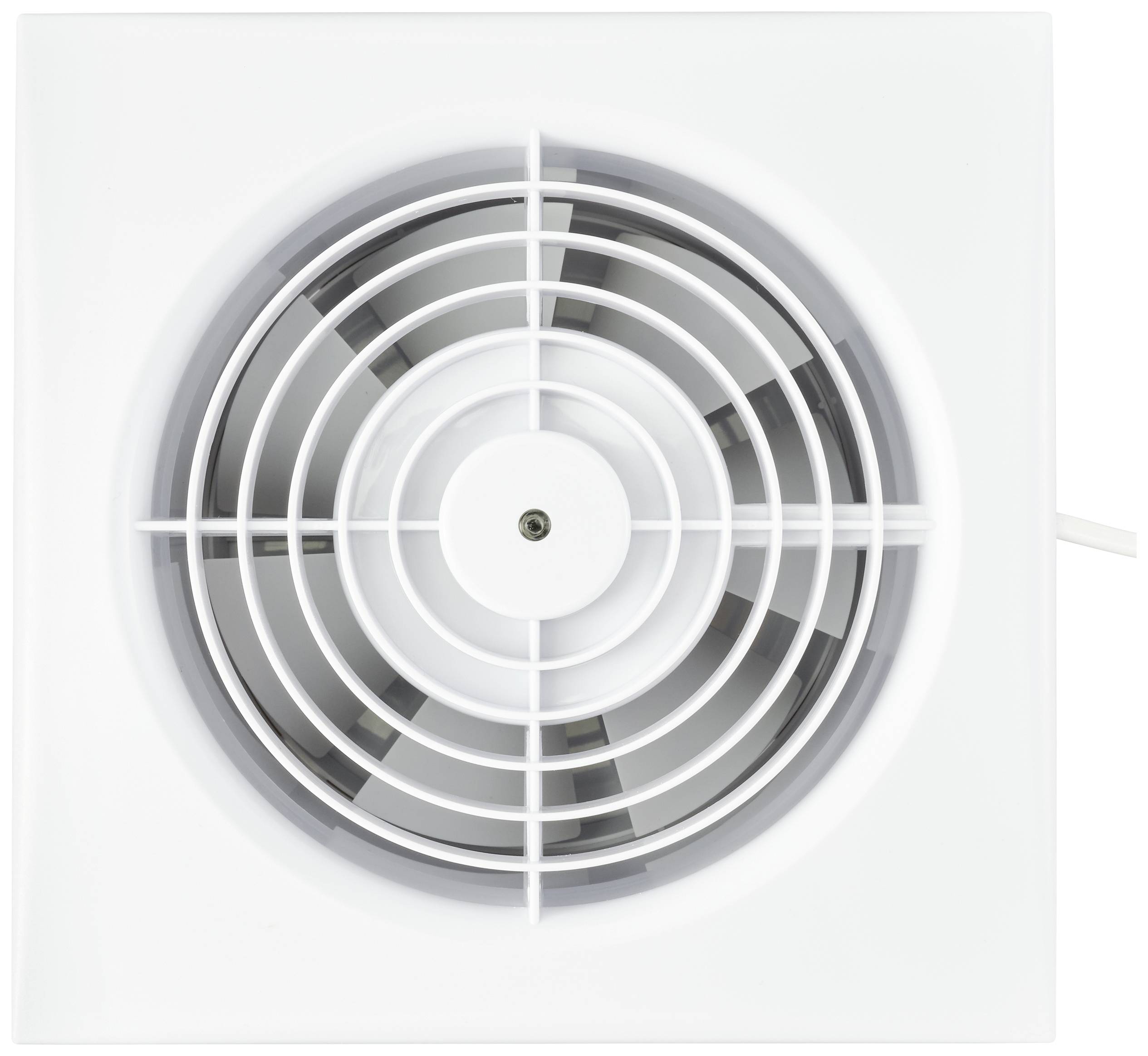 Een vierkante, witte ventilatieventilator met zichtbaar rooster en roterende schoepen, geschikt voor wandmontage of plafondbevestiging.