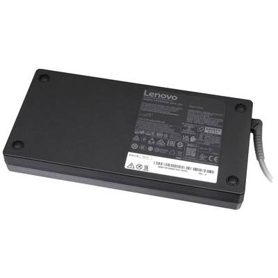 Een zwarte Lenovo-voedingsadapter met verschillende veiligheids- en productinstructies op het oppervlak. Kabel steekt aan de zijkant uit.