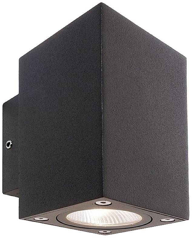 Een zwarte, kubische buitenwandlamp die licht naar beneden uitstraalt. Ideaal voor moderne architectuurverlichting.