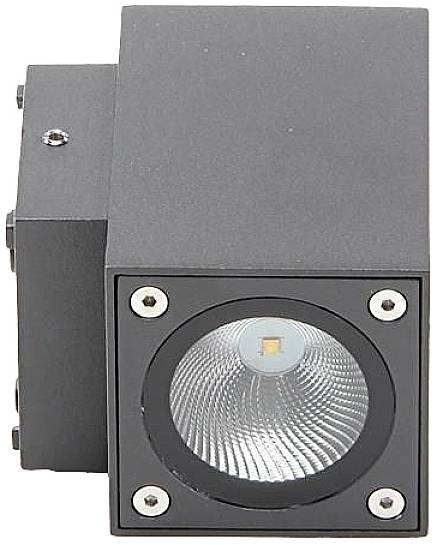 Een zwarte LED-schijnwerper met een vierkant behuizing en zichtbare reflector. Geschikt voor buitenverlichting.