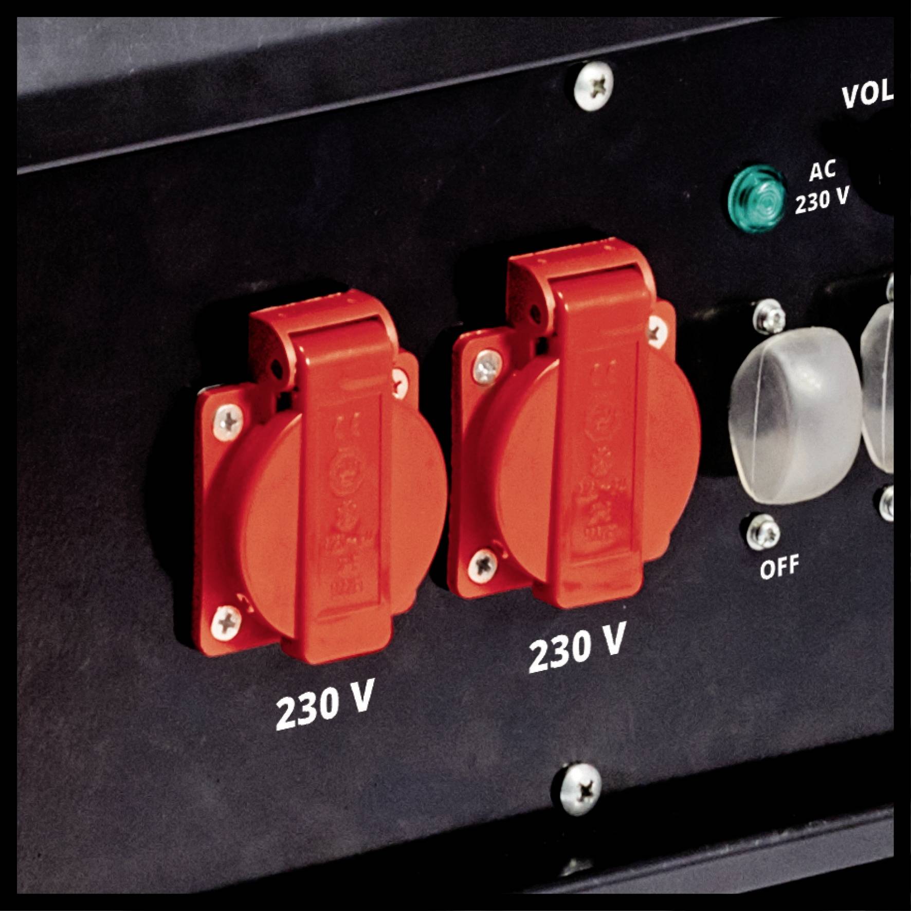 Twee rode 230V-stopcontacten op een zwart apparaat, ernaast een groen lampje met 'AC 230V', twee schakelaars en de tekst 'OFF'.