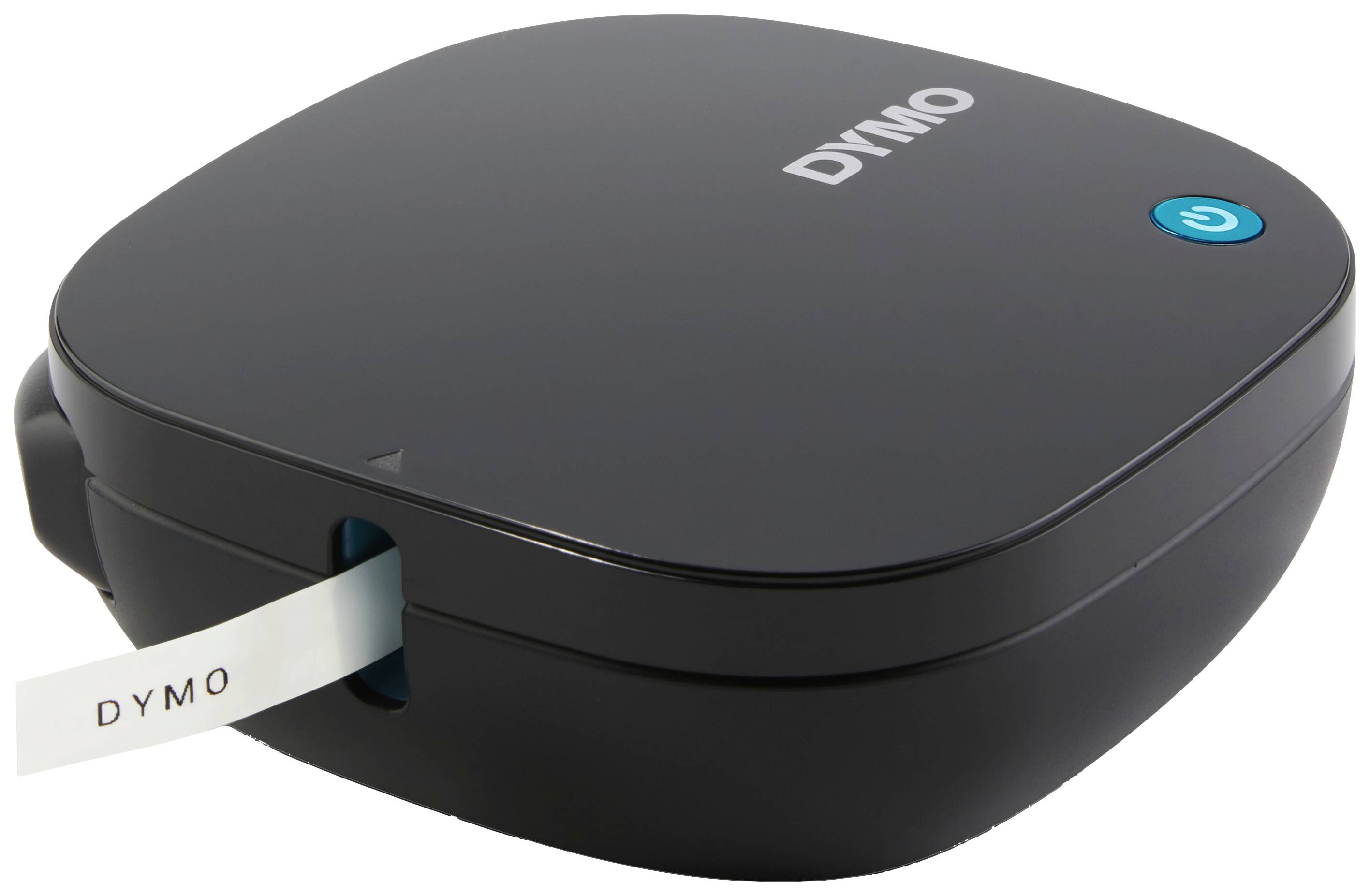 Zwarte labelprinter met 'DYMO'-logo bovenaan, drukt een wit label. Aan de voorkant bevindt zich een blauwe aan/uit-knop.