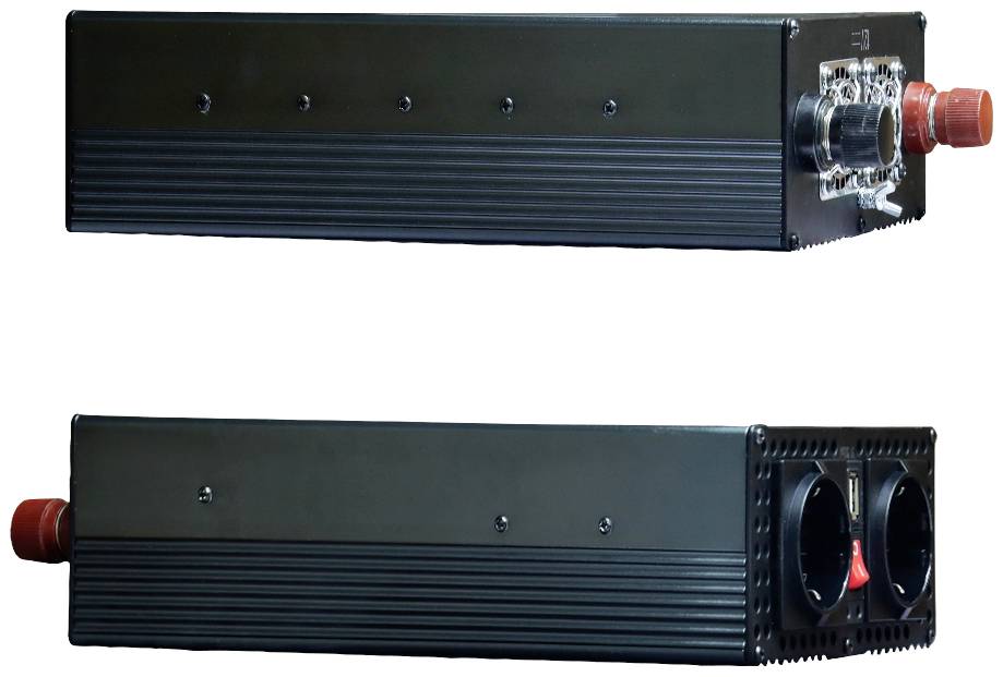 Twee zwarte, rechthoekige elektronische apparaten naast elkaar, met verschillende aansluitingsmogelijkheden aan de uiteinden.