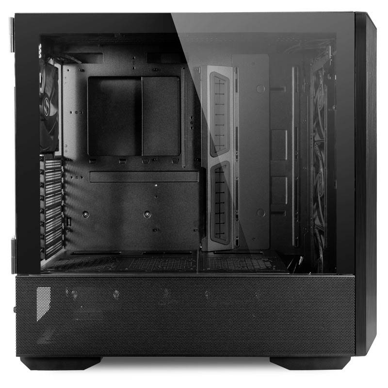 Een zwarte computerbehuizing met een transparant zijpaneel, toont de lege binnenkant voor de installatie van computercomponenten.