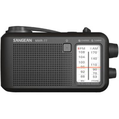 Een zwarte draagbare radio met AM/FM-tuner, volumeregelaar en frequentiedisplay. Merknaam linksboven op het apparaat.