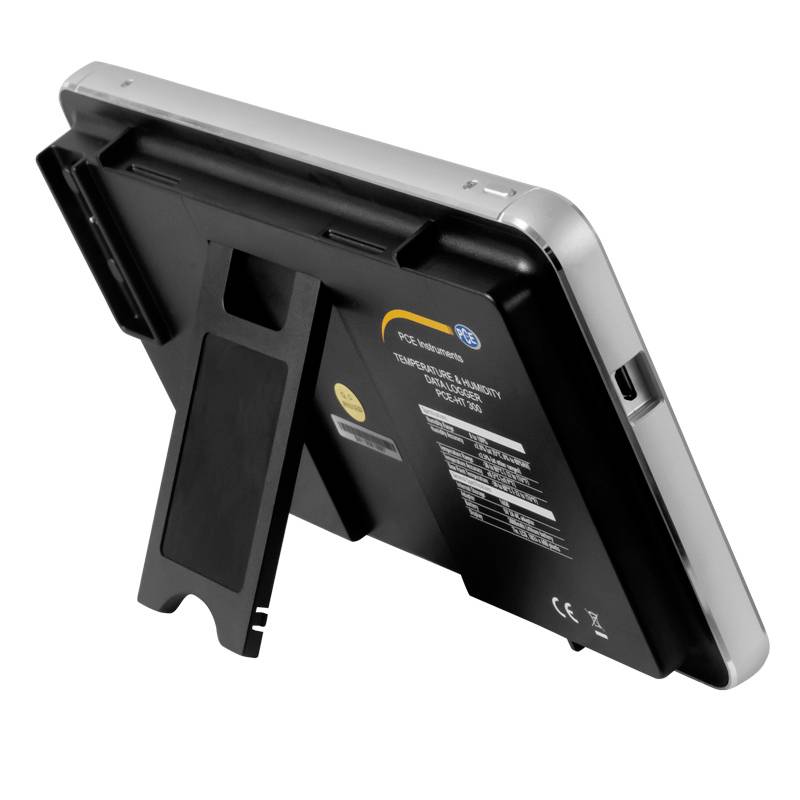 Een zwart elektronisch apparaat met een ingebouwde standaard, gepresenteerd onder een zijdelingse hoek.