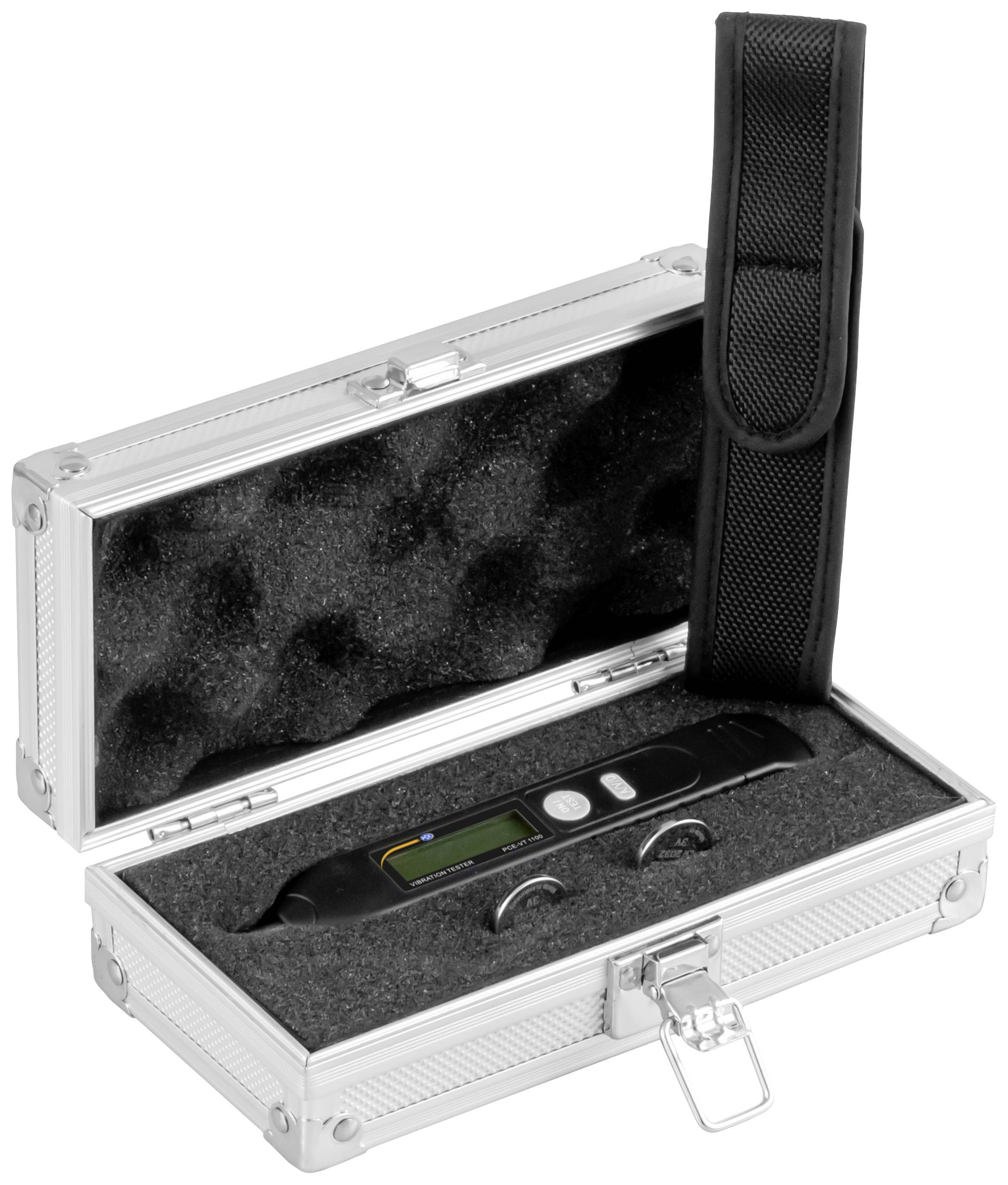 Draagbare digitale bandenspanningsmeter in een open aluminium koffer. De koffer bevat een zwarte beschermhoes.