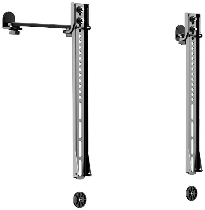 Twee zwarte metalen steunen met verstelbare armen en wielen, geschikt voor het bevestigen en verplaatsen van zware apparaten of meubels.