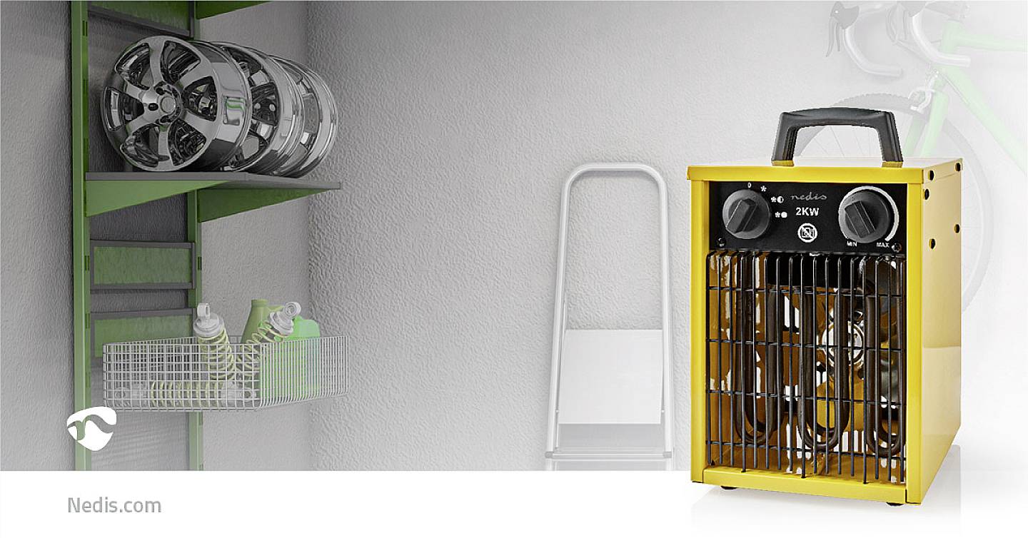 'Een gele Nedis 2kW verwarming met handgreep en twee draaiknoppen staat in een garage naast schappen met auto-onderdelen en een fiets.'