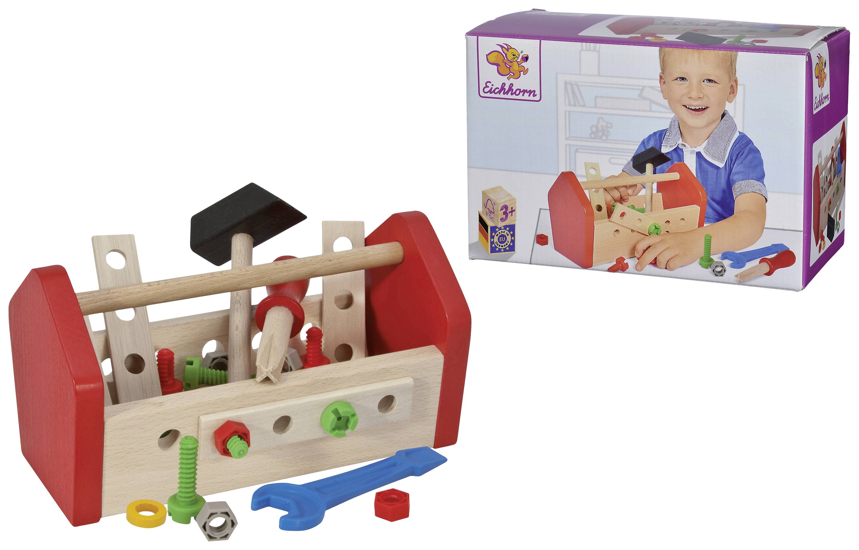 Houten speelgoed gereedschapskist met schroeven en gereedschappen. Op de verpakking glimlacht een kind terwijl het dezelfde kist in de handen vasthoudt.