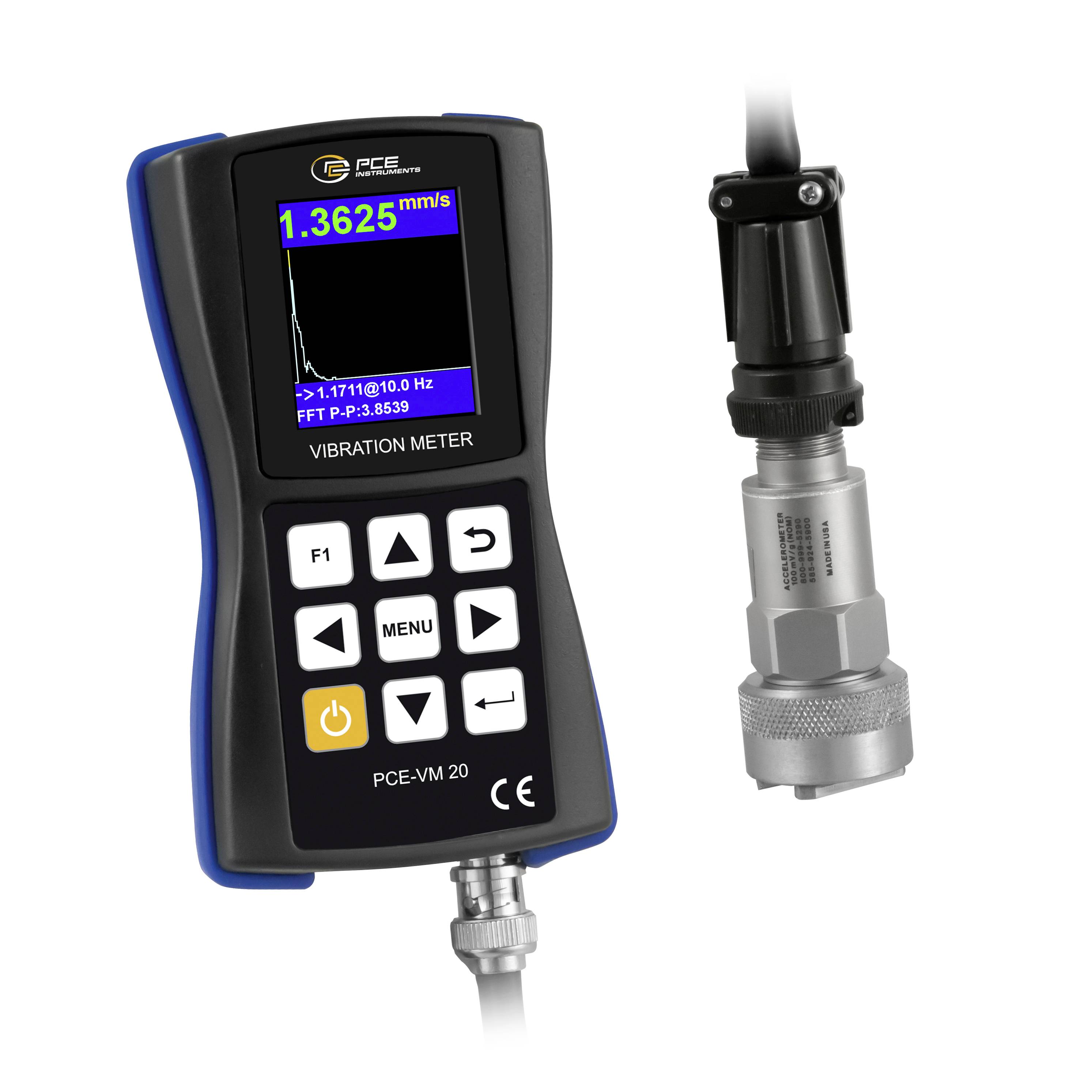 Handheld PCE-trillingmeter die 1.3625 mm/s aangeeft, met een verbonden trillingssensorprobe ernaast.