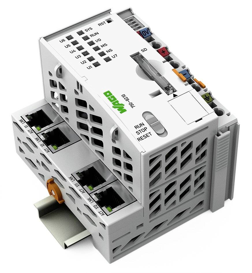 'Een geautomatiseerde besturingsunit met meerdere Ethernet-poorten, LED-indicatoren en schakelaars, gemonteerd op een DIN-rail.'