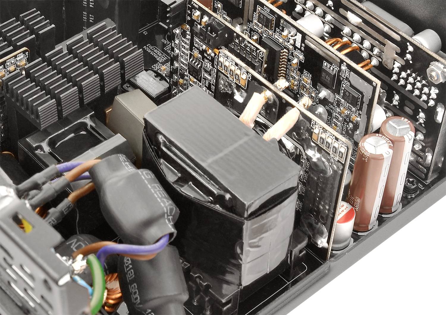Thermaltake Toughpower GF3 1200W 80+ Gold for new Gen GPU-15