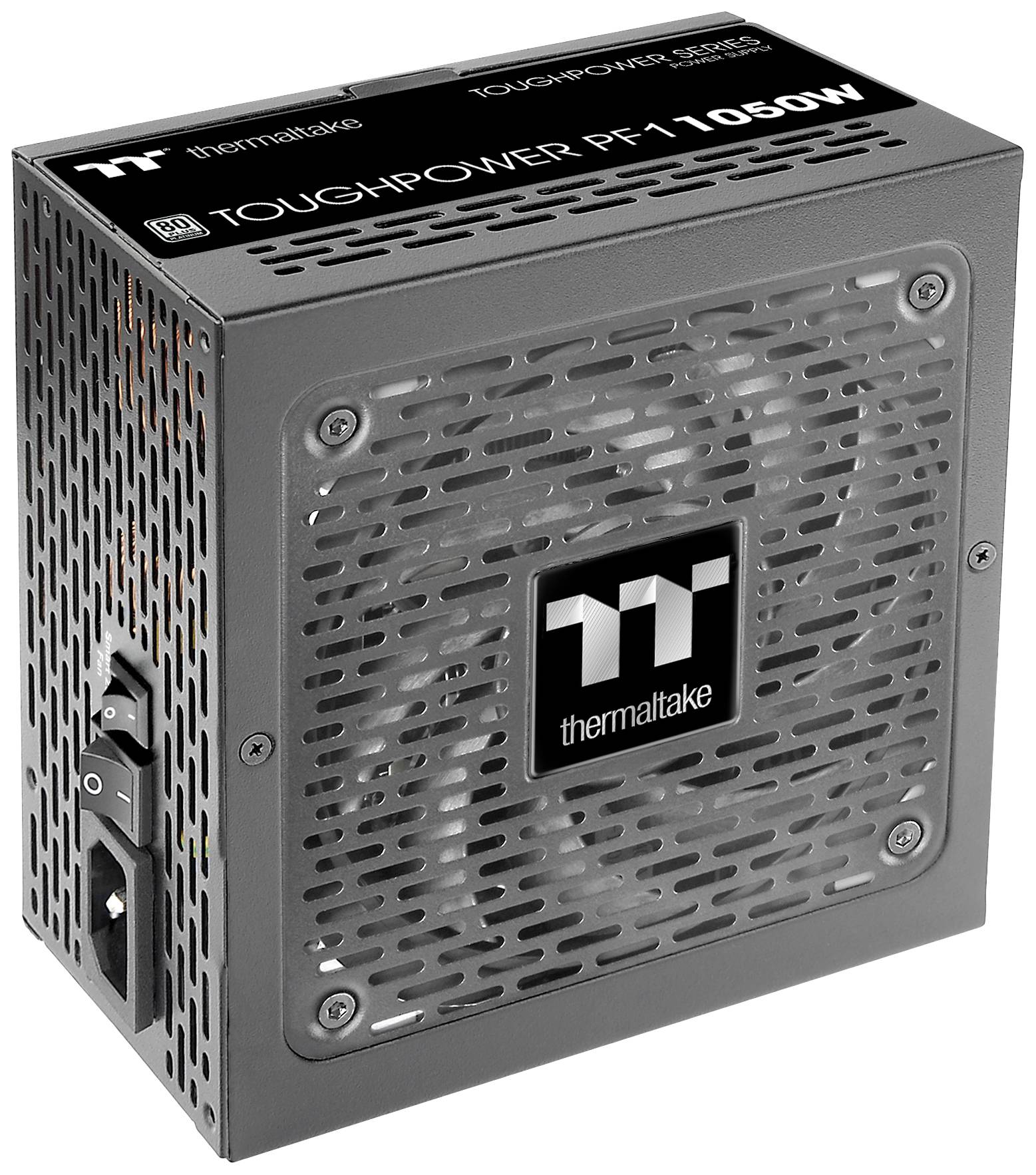 Voedingsunit Thermaltake Toughpower PF1 1050W, 80 Plus Platinum gecertificeerd, toont ventilator en aansluitingszijde. Ideaal voor krachtige pc's.