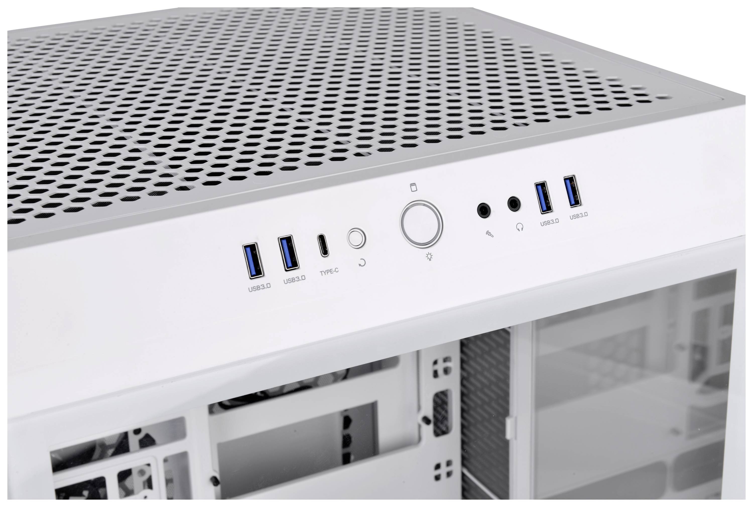 Een computerbehuizing met meerdere USB-poorten, een aan/uit-knop en bovenventilatie.