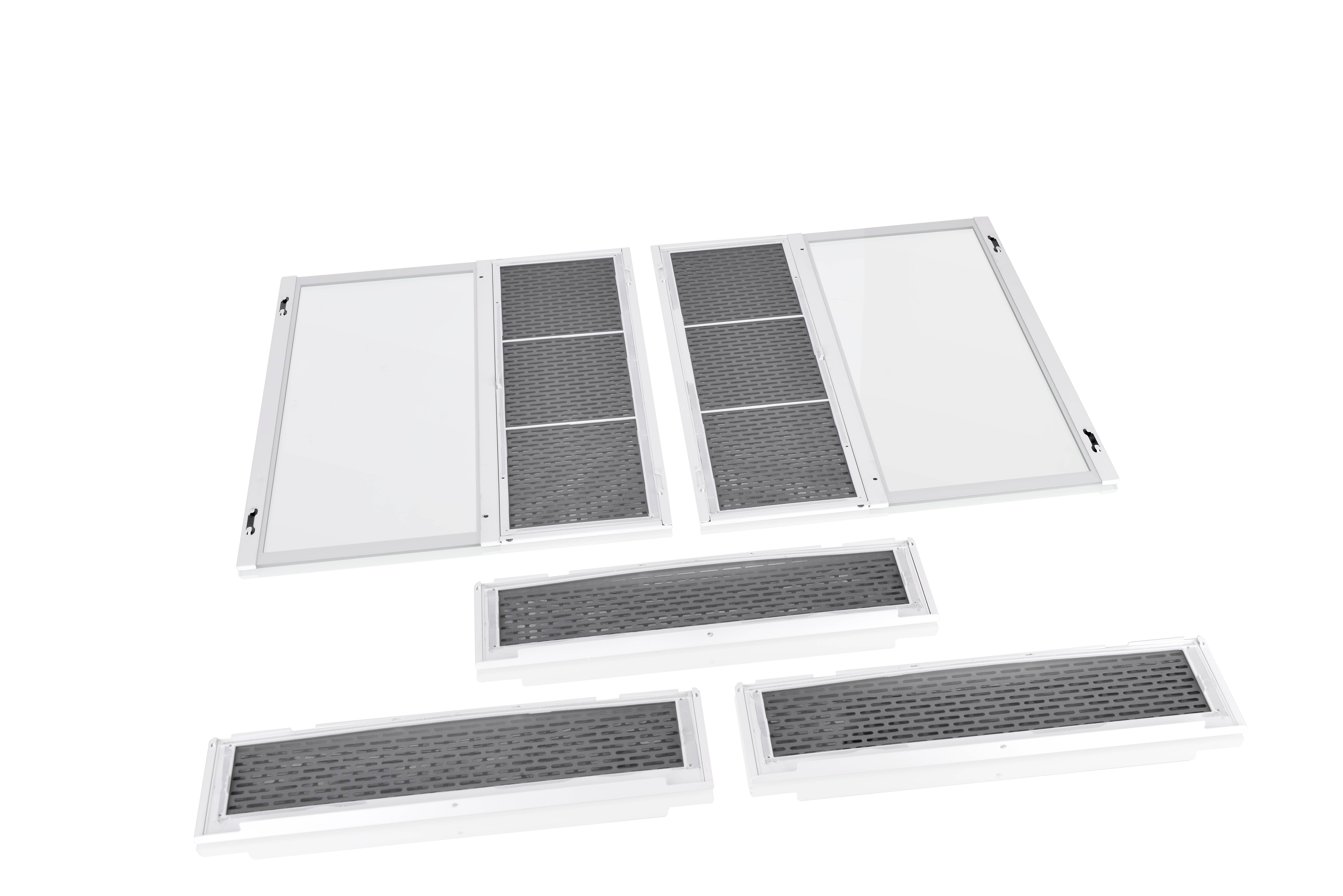 Meerdere rechthoekige ventilatierooster in wit en zwart, gerangschikt in verschillende formaten. Geschikt voor ventilatiesystemen.
