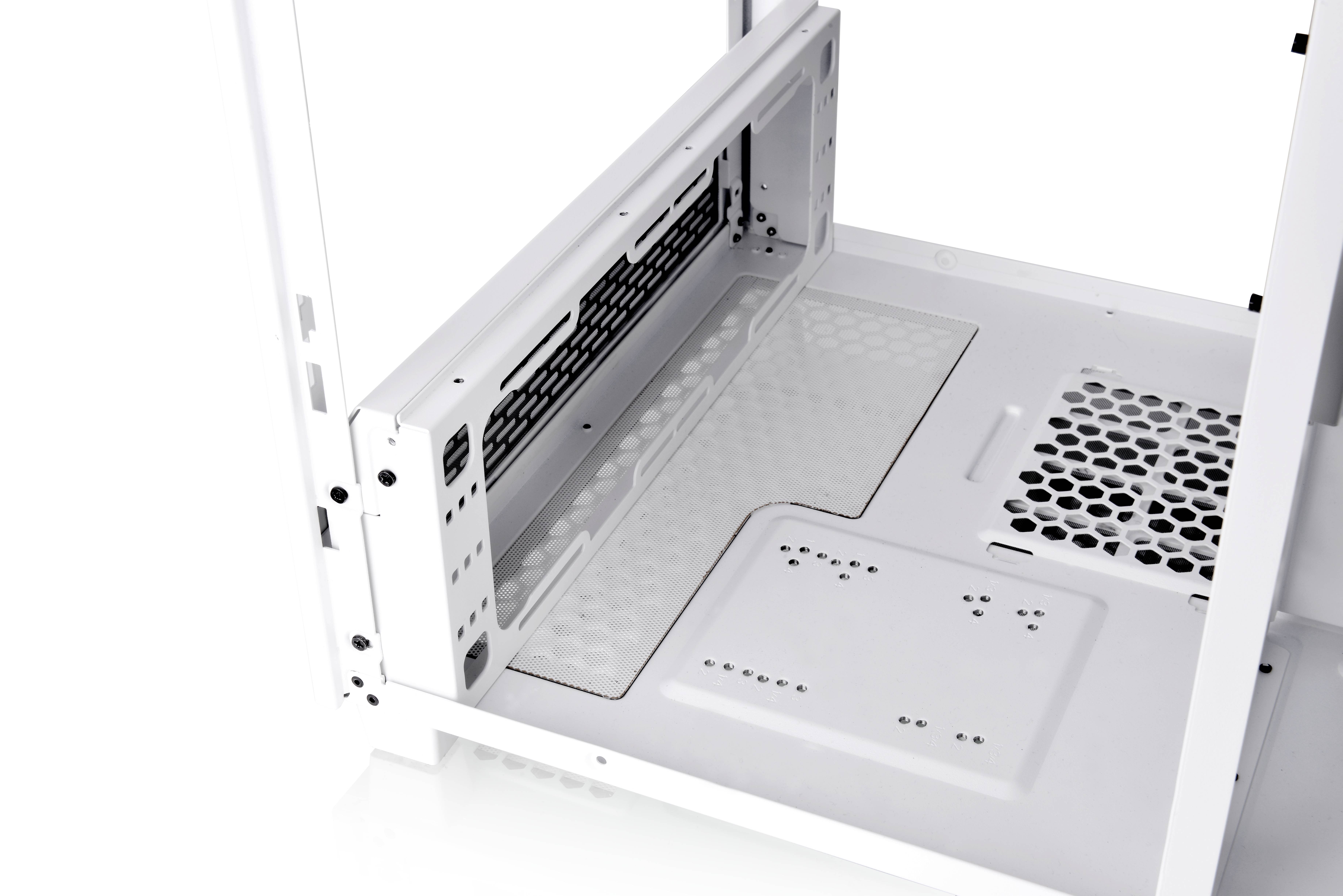 Open computerbehuizing in het wit met zichtbare binnenruimte voor montage van componenten, inclusief ventilatieopeningen en kabelmanagement.