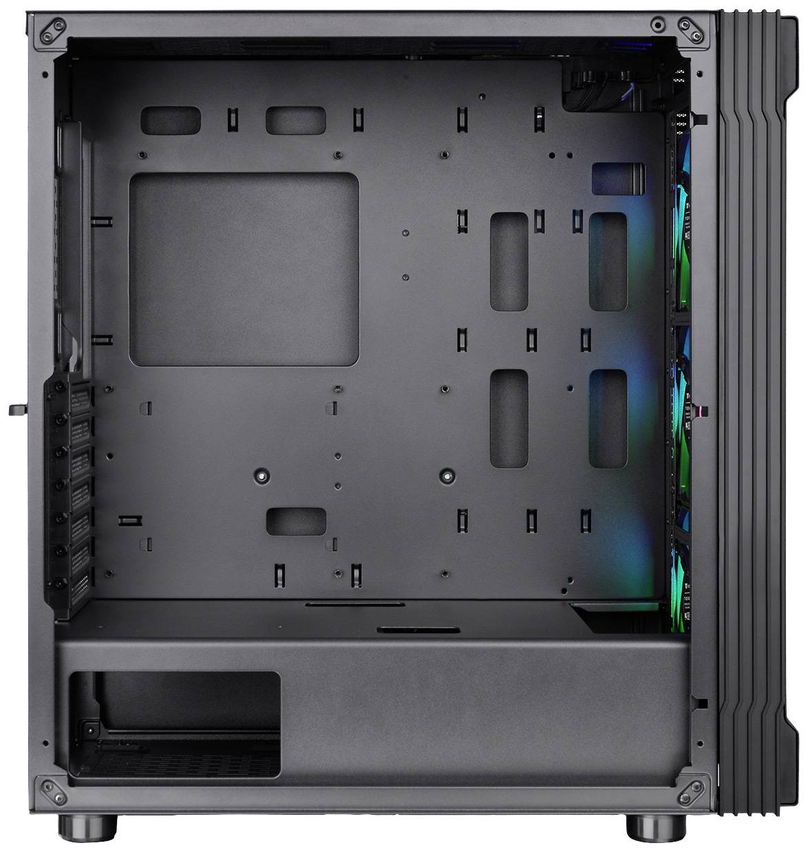 Een zwarte computerbehuizing met een open binnenkant die ruimte biedt voor componenten. Zichtbare ventilatoren met blauwe en groene verlichting aan de rechterkant.