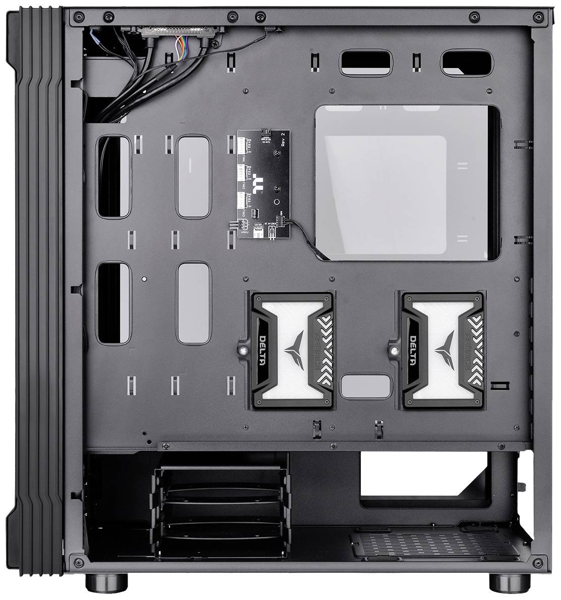 Computerbehuizing met open zijpanelen toont binnenruimte. Zichtbaar zijn uitbreidingssleuven, kabelgoten en ventilatieposities. Ideaal voor pc-assemblage.