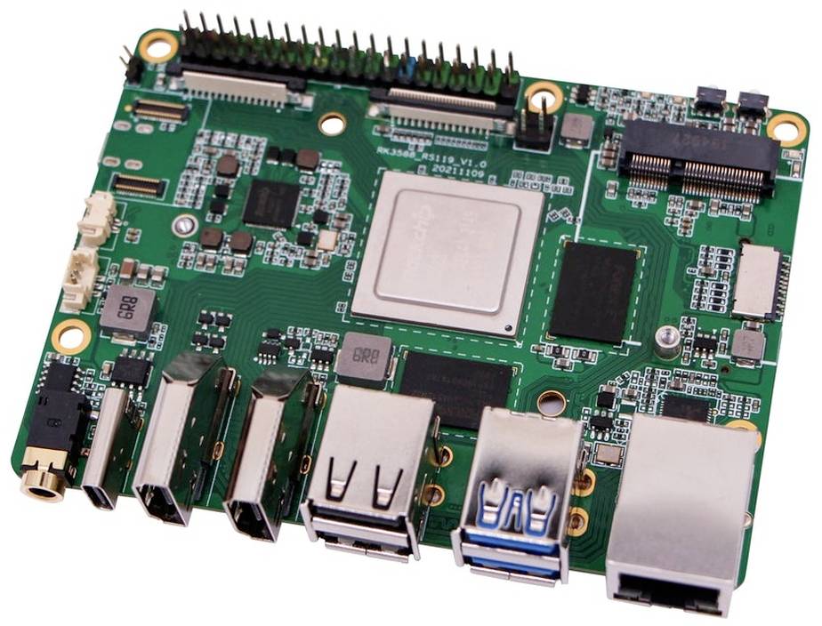 Een single-board computer met meerdere USB-poorten en een HDMI-uitgang, vergelijkbaar met een Raspberry Pi, toont technische componenten.