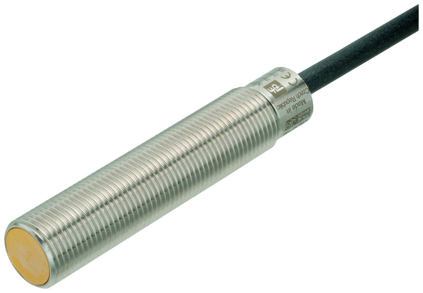 Een cilindrische, metalen sensor met een gele punt en een zwart kabel. Hij wordt gebruikt voor detectiedoeleinden in industriële toepassingen.