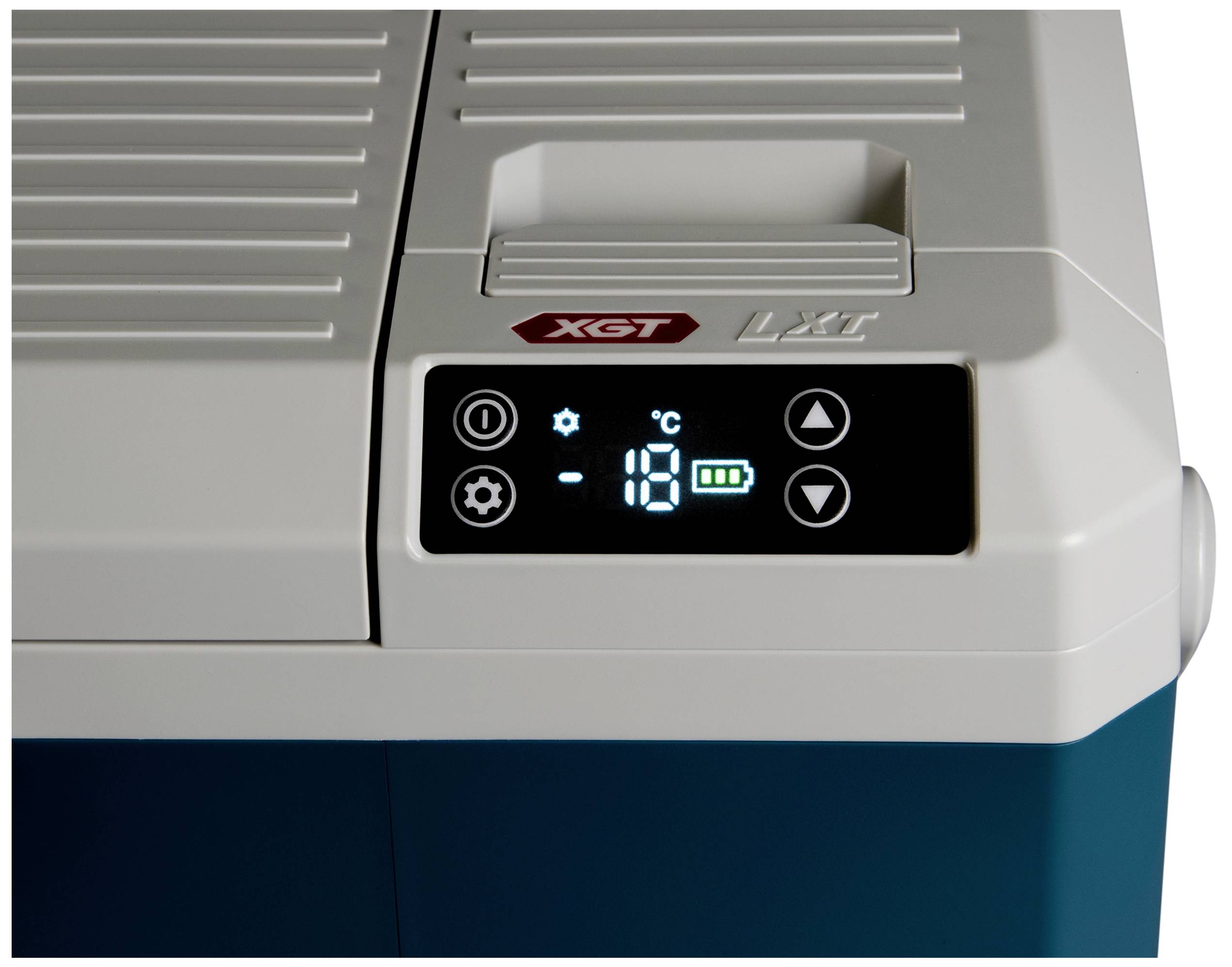 Koelkastdisplay toont '-18°C' met symbolen voor instellingen, koeling en batterijstatus. Hoofdbedieningspaneel van een koeltoestel.