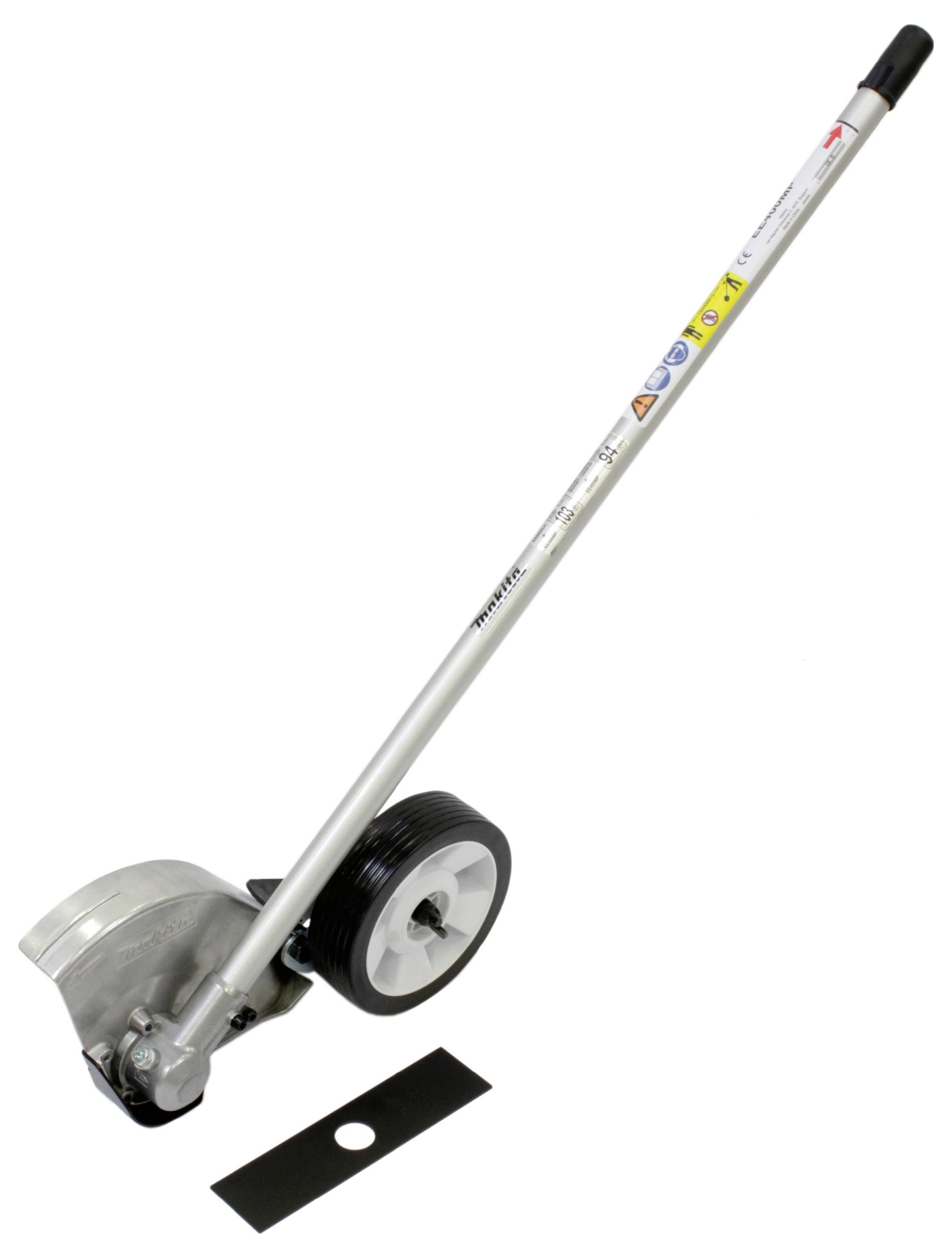 Een grastrimmermachine met een lange steel en een zwart wiel. Ligt op een witte achtergrond. Een vervangingsmes is ernaast geplaatst.