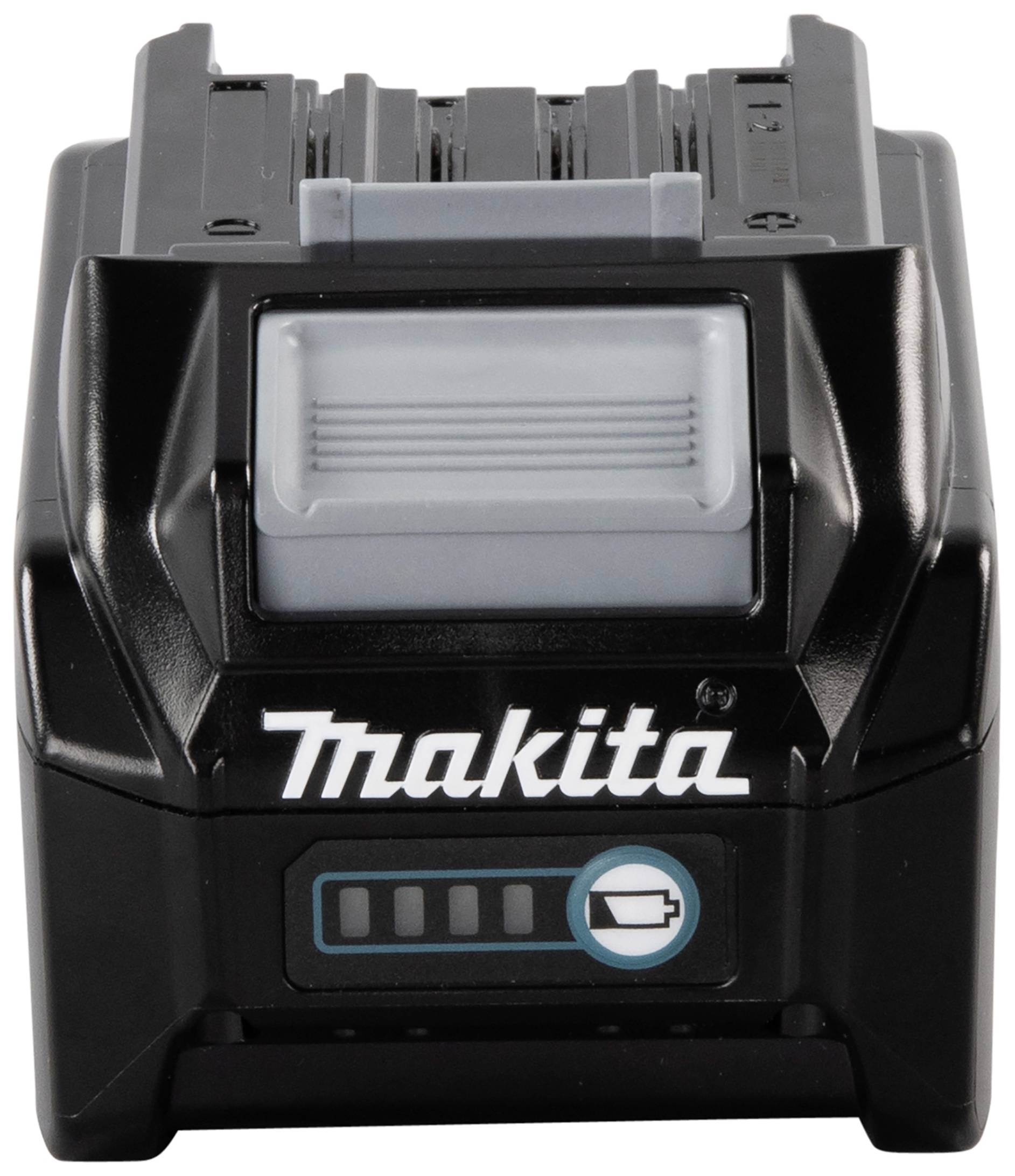 Een zwarte Makita-accu met een laadstatusdisplay en een blauw batterijsymbool op de voorkant.