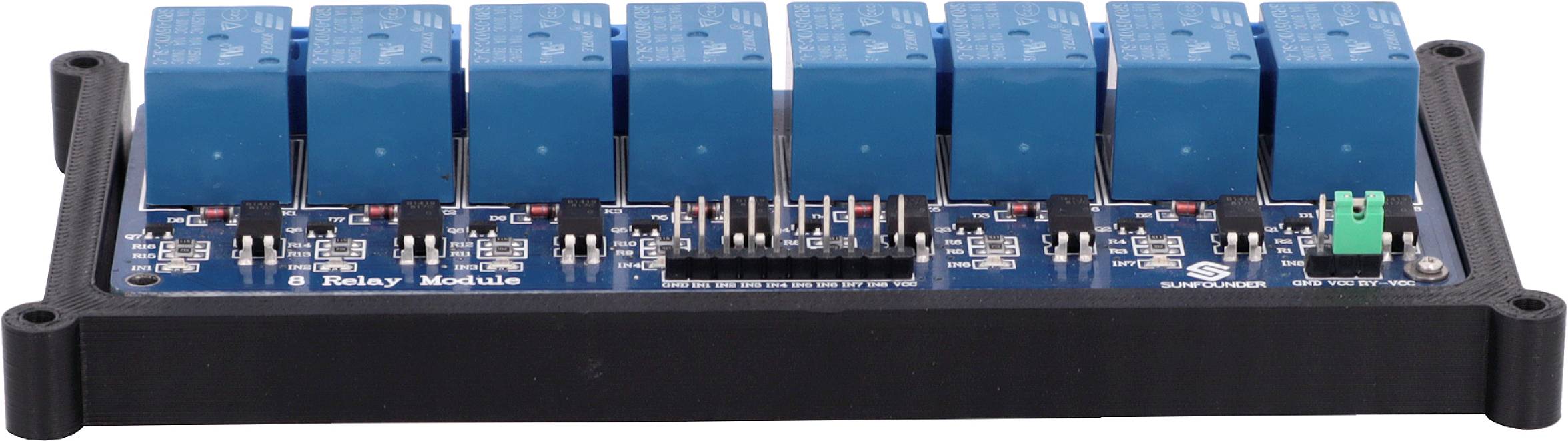 Zeskanaal-relaismodule met blauwe relais op een zwarte basis, gebruikt voor elektronische schakelapplicaties.