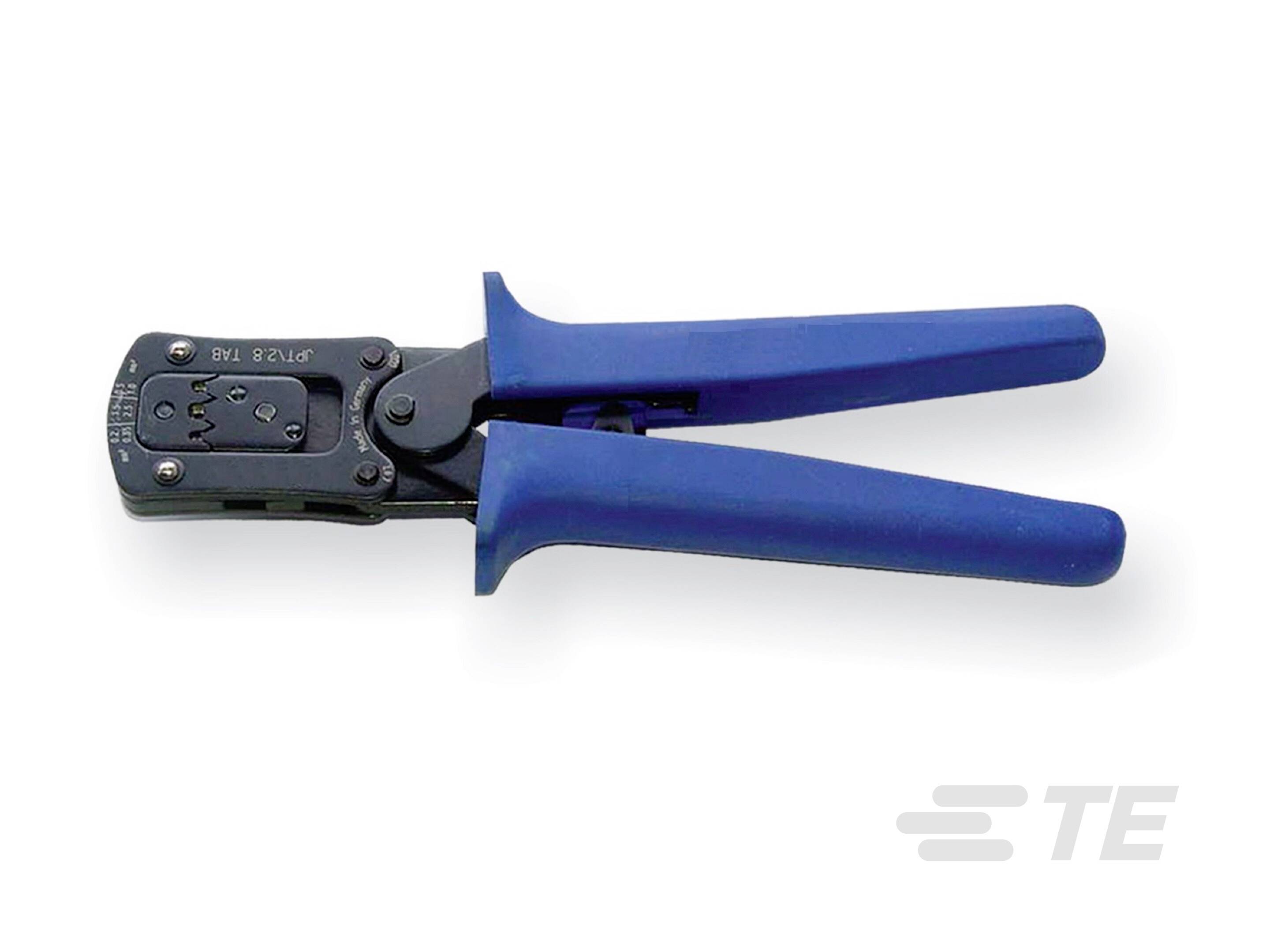 Handtang met blauwe handgrepen op een witte achtergrond, gebruikt voor het krimpen van kabelverbindingen.