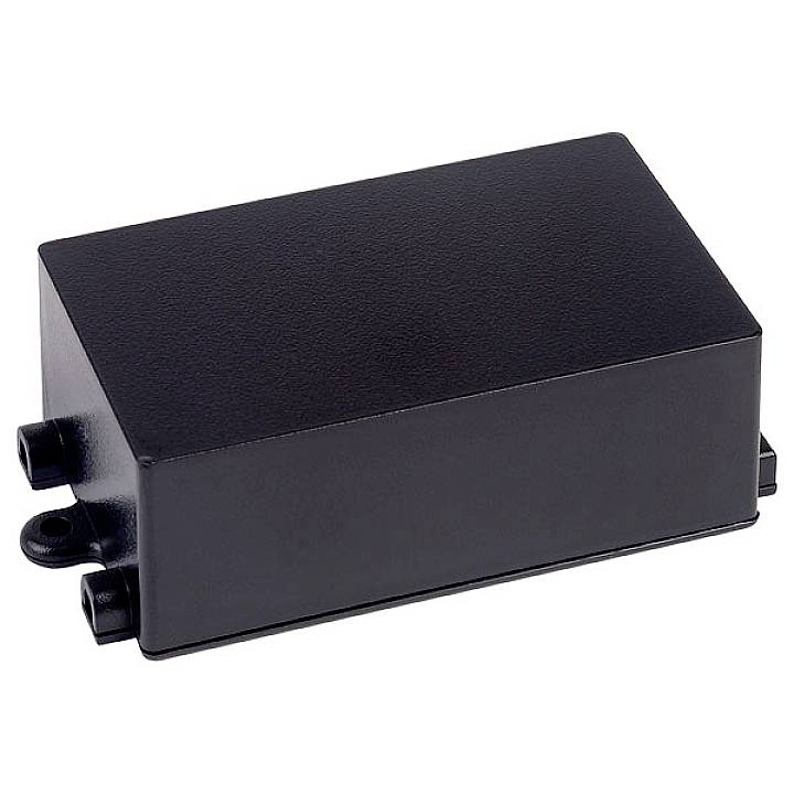 Zwart rechthoekig kunststof behuizing met twee kabeluitgangen en montagebevestigingspunten, vaak gebruikt voor elektronische toepassingen.