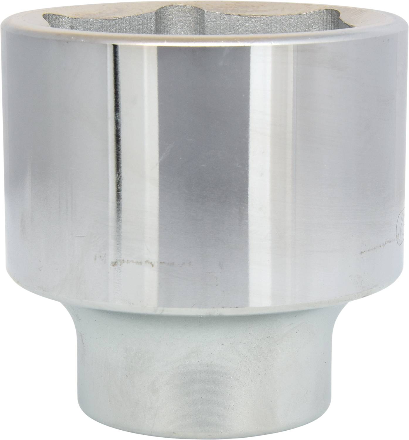 Metalen steeksleuteladapter met een cilindrische, glanzende oppervlakte en een rechthoekig binnenprofiel voor gereedschapgebruik.