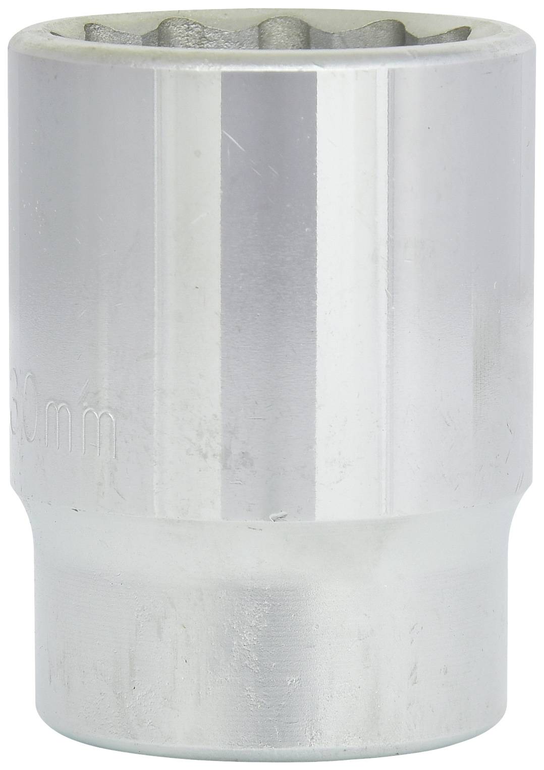 Een metalen dopsleutel, glanzend zilver, van bovenaf bekeken. Gereedschap voor gebruik met ratelsleutels of moersleutels.