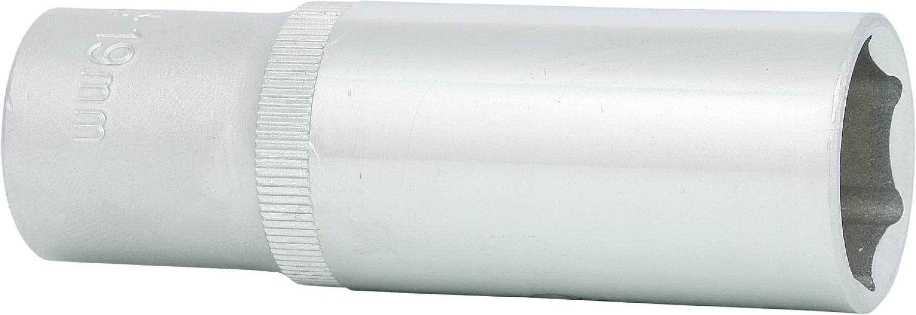 Een zilveren steekmoer met 19mm-gravure, cilindrische vorm en ribbeling voor betere grip, op een witte achtergrond.