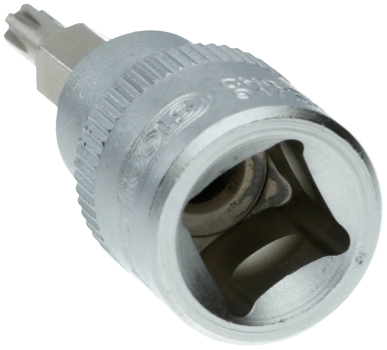 Een metalen dopsleutelopzetstuk, cilindrisch van vorm, met een vierkante aansluiting, voornamelijk gebruikt voor ambachtelijke werkzaamheden.