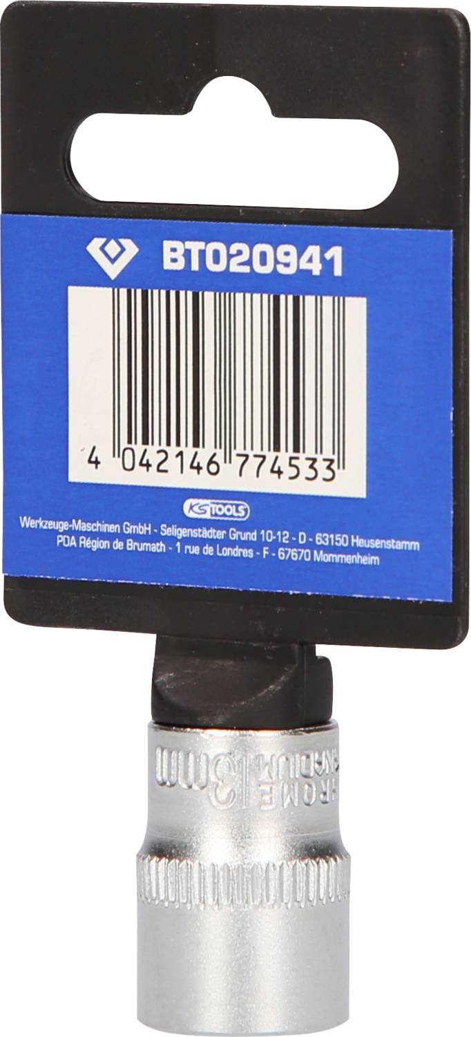 Een zilveren steekmoer met een blauw etiket dat de barcode '4042146774533' bevat.