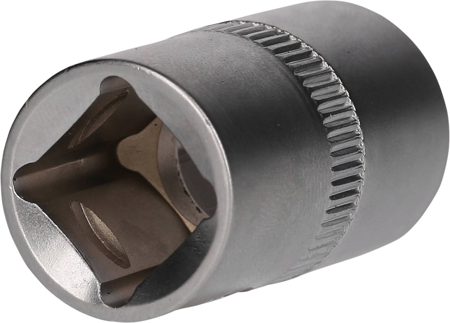 Steekdop voor een ratel, metalen en cilindrische vorm, met geribbelde greep voor betere grip.