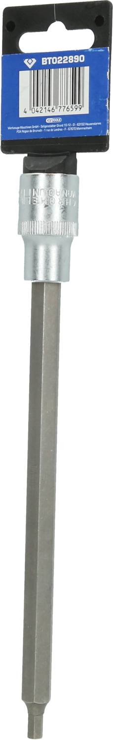 Een lange, metalen bit met een zeskante schacht en een zilveren inzetstuk. Bovenaan is een blauwe houder met een streepjescode zichtbaar.
